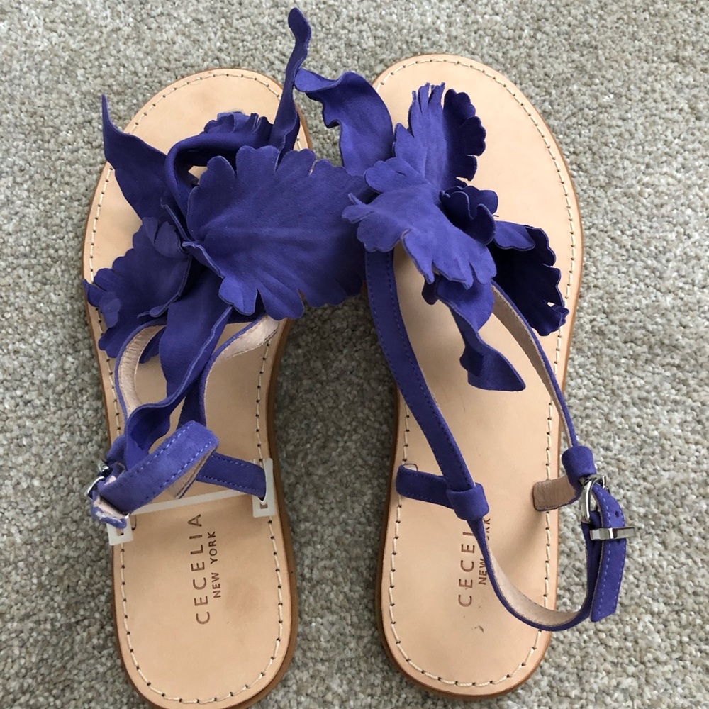New in box and soooo pretty!!! Size 10